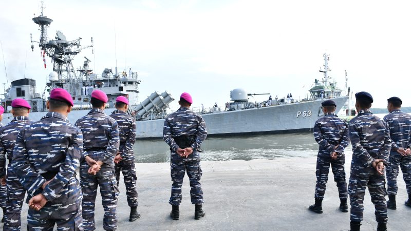 Prajurit Yonmarhanlan I Ikuti Upacara Pelepasan Kapal Perang India