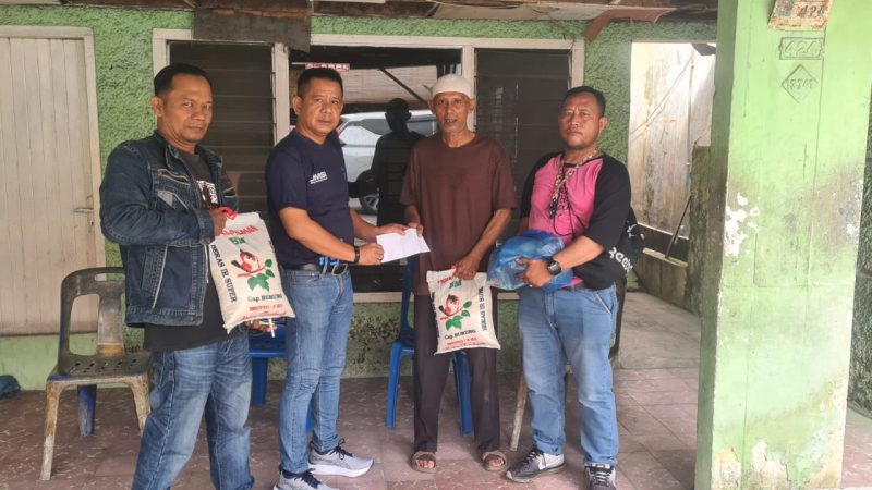 Jumat Barokah Ketua Pewarta Bantu Penderita Stroke yang Hidup Sebatang Kara