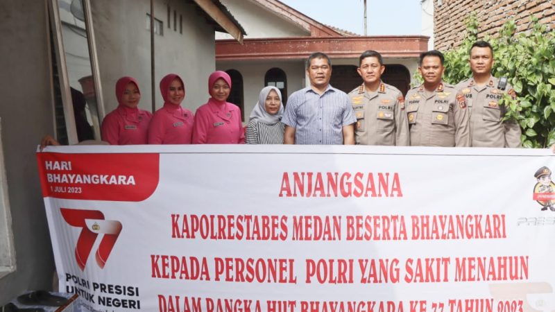 Jelang HUT ke-77 Bhayangkara, Kapolrestabes Medan Angjangsana Jenguk Personel yang Sakit Menahun