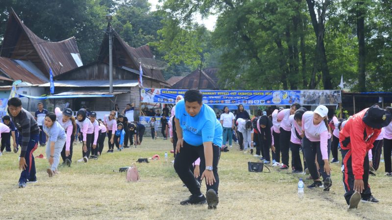Bupati Samosir Senam Bersama Dalam Rangka Menyambut HUT Bhayangkara Ke-77