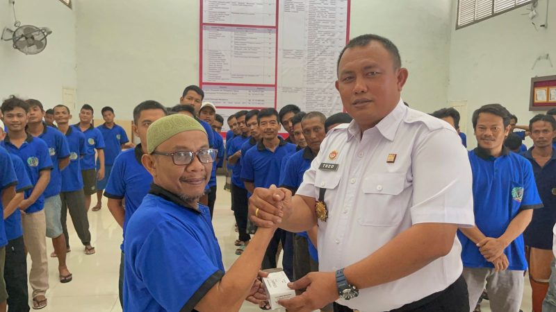 Penuhi Hak WBP, Lapas Binjai Kanwil Kumham Sunut Bagikan Vitamin Kepada Warga Binaan