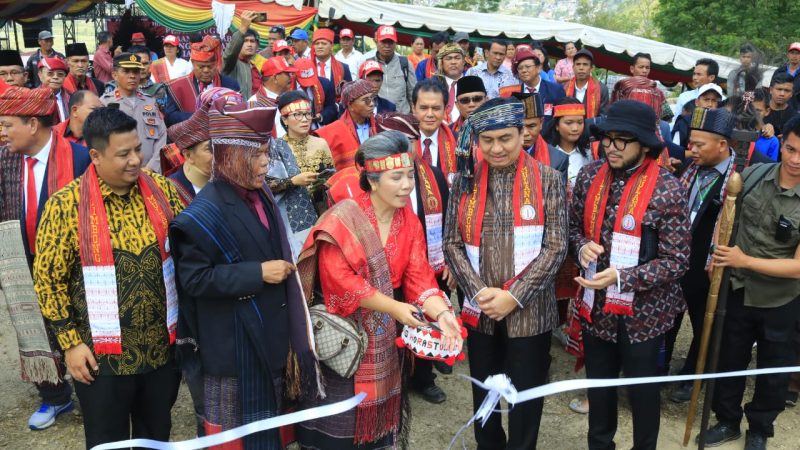 Bupati Samosir Hadiri Peresmian Tugu Limbong Mulana
