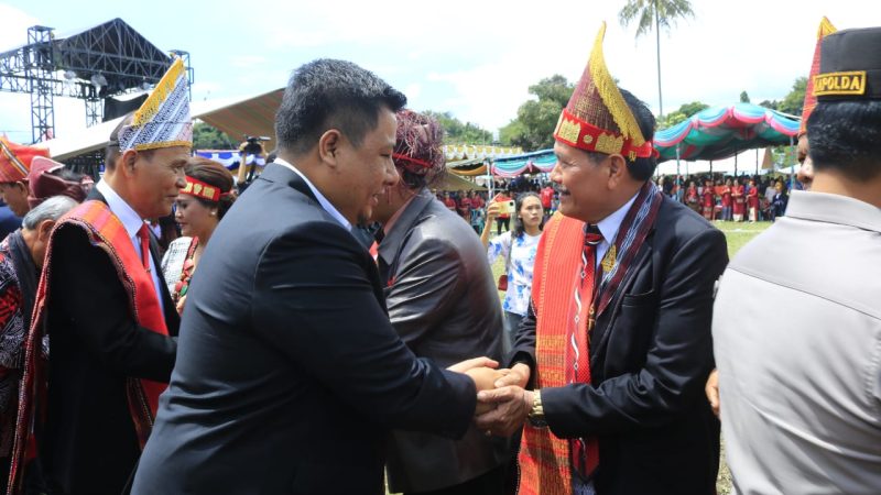 Bupati Samosir Hadiri Puncak Acara Pesta Syukuran Pomparan Parna Indonesia dan Pesta Syukuran Harianja