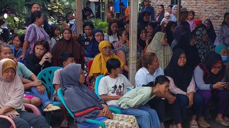 Konsumsi Sabu Pakaian Dinas, Emak – emak Kawasan Jermal 15 Minta Kapolda dan Kapolrestabes Medan Pecat Bripka Charlie