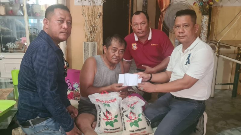 Ketua Pewarta Jenguk dan Berikan Bantuan Kepada Wartawan yang Kecelakaan