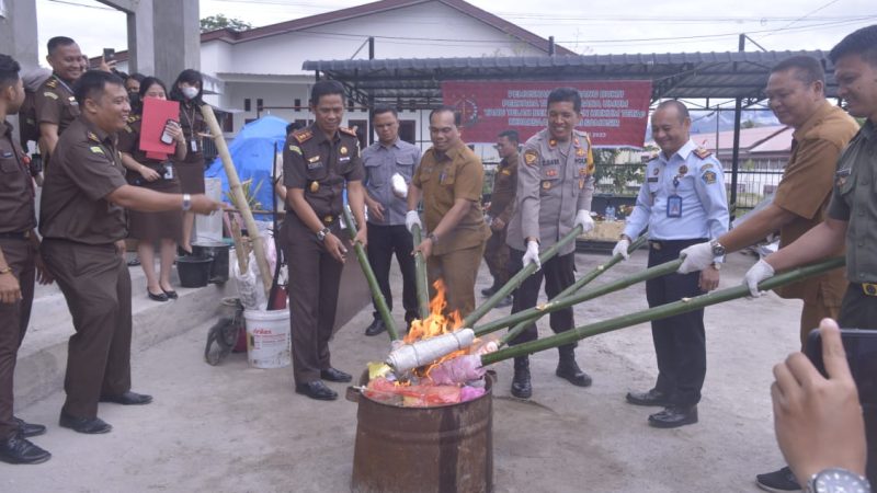 Setelah Berkekuatan Hukum, Kejari Samosir Musnahkan Barang Bukti