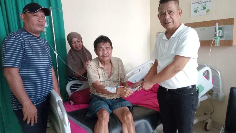 Ketua Pewarta Jenguk Perwira Polisi Terbaring di RS Madani Medan