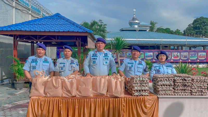 Ketuk Rumah Warga Kalapas Binjai Beserta Jajaran Berikan Bantuan Bagi Balita Stunting