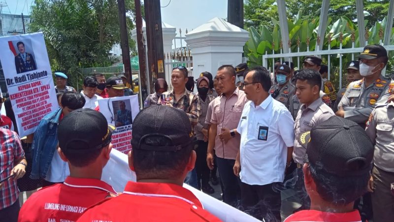 Polisi Kawal Aksi Demo Massa DPD LIRA Simalungun di Kantor BPN Sumut