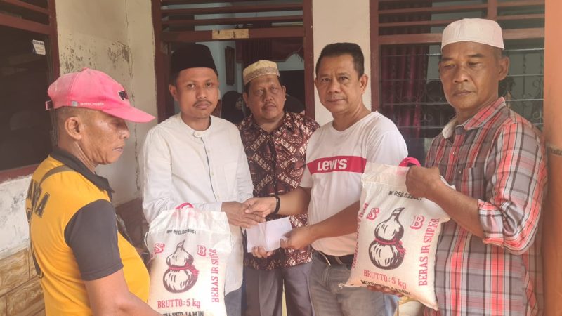 Warga Gang Haji Sirat Meninggal, Ketua Pewarta Melayat dan Berikan Santunan