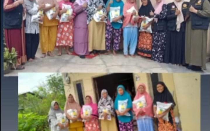 Samapta Polres Samosir Bersama Polsek dan Koramil Harian Bersihkan Material Longsor