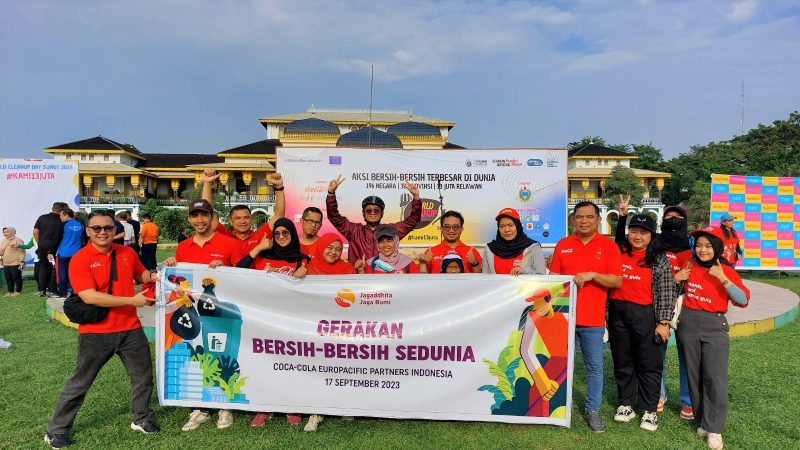 Peringati World Cleanup Day, Coca-Cola Europacific Partners Indonesia Ingatkan Pentingnya Pilah Sampah Melalui Aksi Bersih-Bersih Serentak di 10 Kota