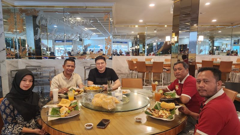 Ketua Pewarta Makan Bersama dengan Bos Miramar