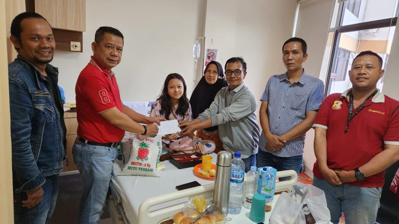 Ketua Pewarta Bantu Anak Wartawan yang Menderita Sakit