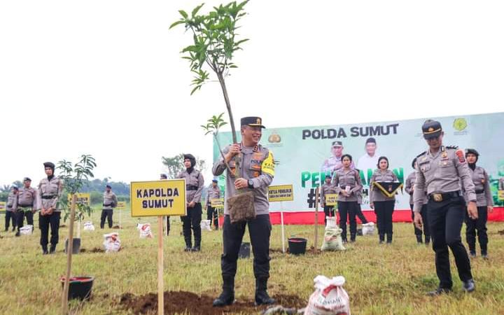 Jaga kelestarian Alam, Polda Sumut Tanam 3.200 Pohon
