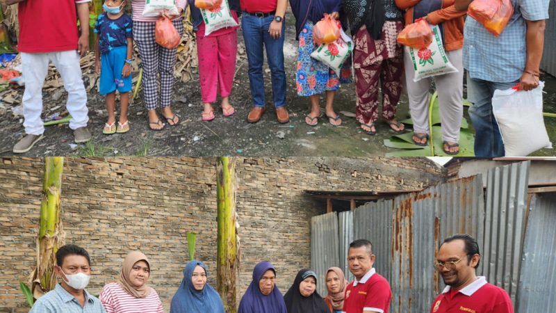 Ketua Pewarta Berbagi Sembako pada Warga Kurang Mampu di Tembung
