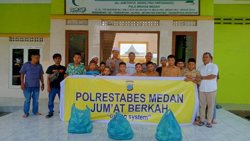 Jelang Pemilu Damai 2024 dan Jumat Barokah Kabag Ops Polrestabes Medan Gulirkan Sembako Kepada Panti Asuhan Jamiyatul Washliyah Pulo Brayan