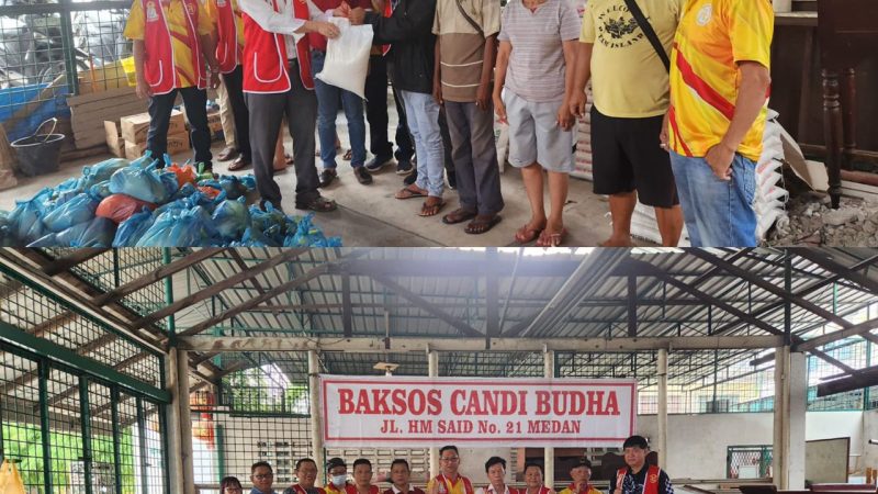 HUT Dewi Kwan Im, Pengurus Vihara Candi Buddha Berbagi Sembako kepada Warga Kurang Mampu
