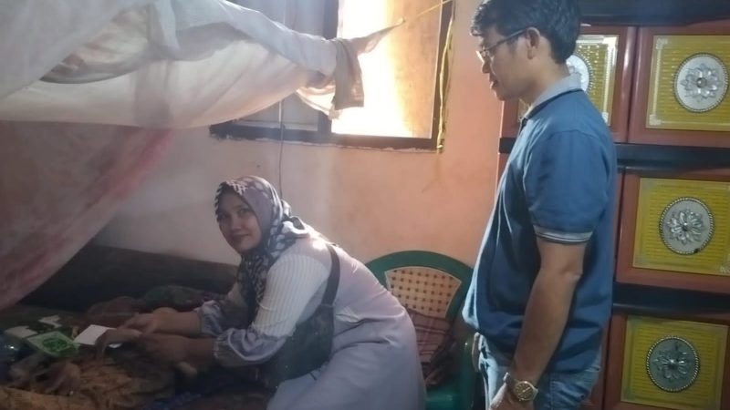 Memilukan, Bu Siti 20 Tahun Terbaring Lumpuh Bersama Kedua Orang Tua Difabel