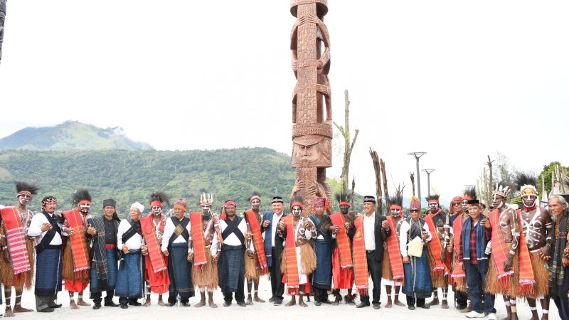 Taman Totem Dunia Kawasan Water Front City Samosir Diresmikan