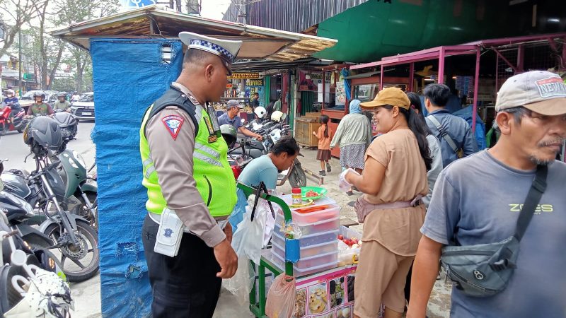 Sat Lantas Polrestabes Medan Tertibkan Pedagang Kaki Lima dan Parkir Liar di Pajus