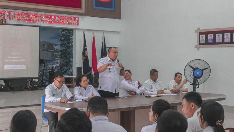 Mengawali Semangat Tahun Baru, Kalapas Binjai Kanwil Kumham Sumut Theo Adrianus Pimpin Rapat Dinas