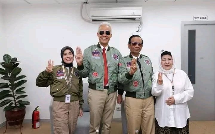 Debat Tema Pertahanan, Ganjar Kenakan Jaket Bomber ala Top Gun