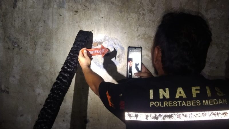 Gerak Cepat Kapolsek Medan Kota Bersama Anggotanya Amankan Tkp Kebakaran Kios Pusat Pasar Medan