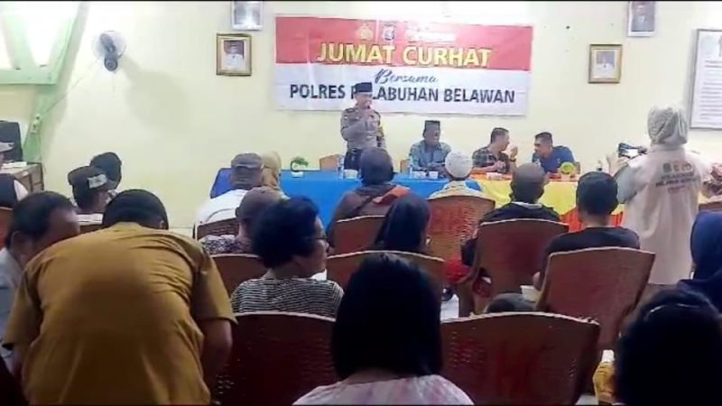 Polres Pelabuhan Belawan Gelar Jumat Curhat dan Bagi Sembako untuk Masyarakat