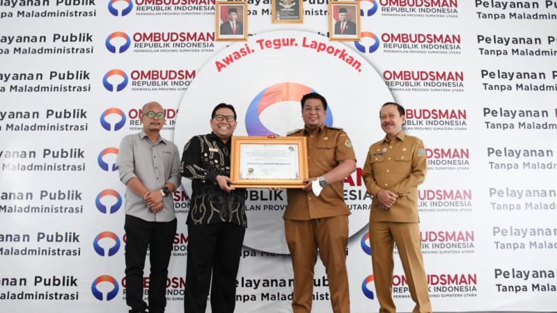 Pemkab Samosir Terima Penghargaan Pelayanan Publik dari Ombudsman RI
