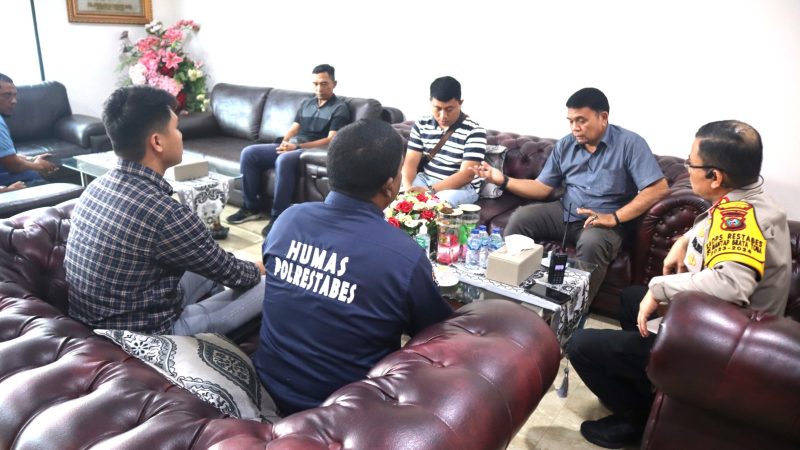 Saat Coffee Morning, Kapolrestabes Medan Minta Kepada Anggota Humas Untuk Lakukan Inovasi Dan Sinergitas Dalam Melaksanakan Tugas Humas