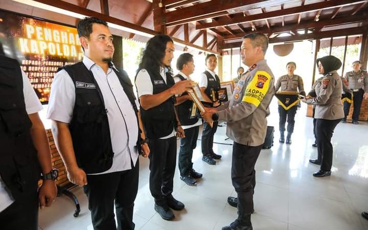 Bekuk 3 Pelaku Pembakar Mobil Wartawan, Kompol Bayu terima Penghargaan Kapolda Sumut