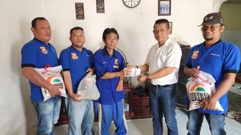 Jumat Barokah, Ketua Pewarta Kunjungi Wartawan Sakit dan Santuni Kaum Dhuafa