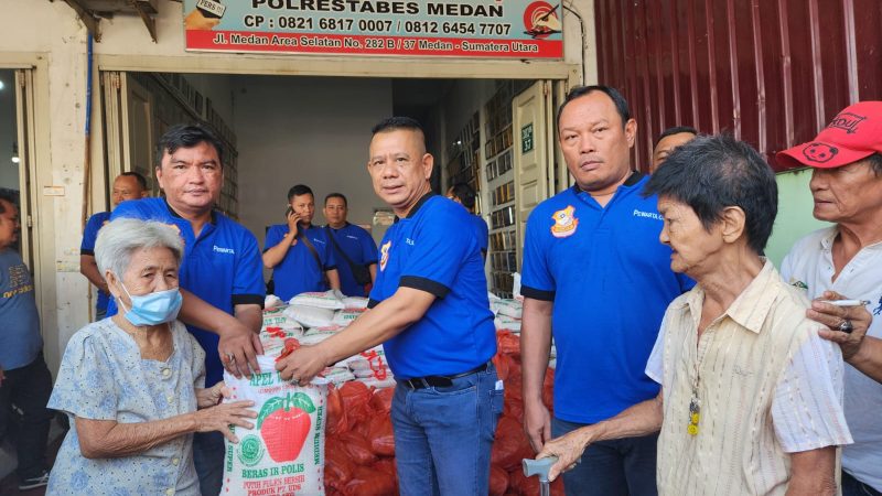 Jelang Imlek, Ketua Pewarta Bagikan 350 Paket Sembako ke Warga Tionghoa Kurang Mampu