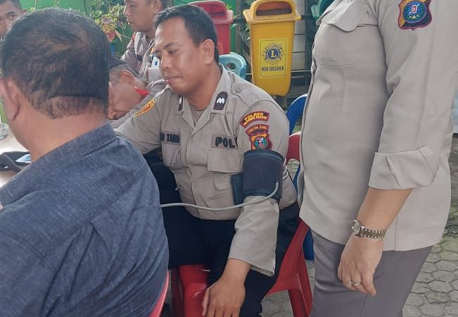 Unit Kedokteran dan Kesehatan Polres Pelabuhan Belawan Berikan Dukungan Kesehatan bagi Petugas Pemilu