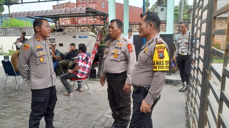 Wakapolres Pelabuhan Belawan Pantau Kesiapsiagaan Personil Pengamanan Rekapitulasi Suara di PPK Medan Labuhan