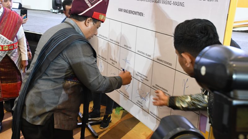 Bupati Samosir Tanda Tangani Komitmen Bersama Rembuk Stunting Provinsi Sumatera Utara Pada Musrenbang RKPD Provinsi 2025