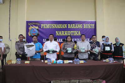 Polres Langkat Musnahkan Barang Bukti Ganja dan Sabu