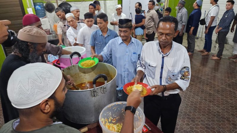 400 Porsi Nasi Beriani Dibagikan setiap Minggu di Masjid Ghaudiyah