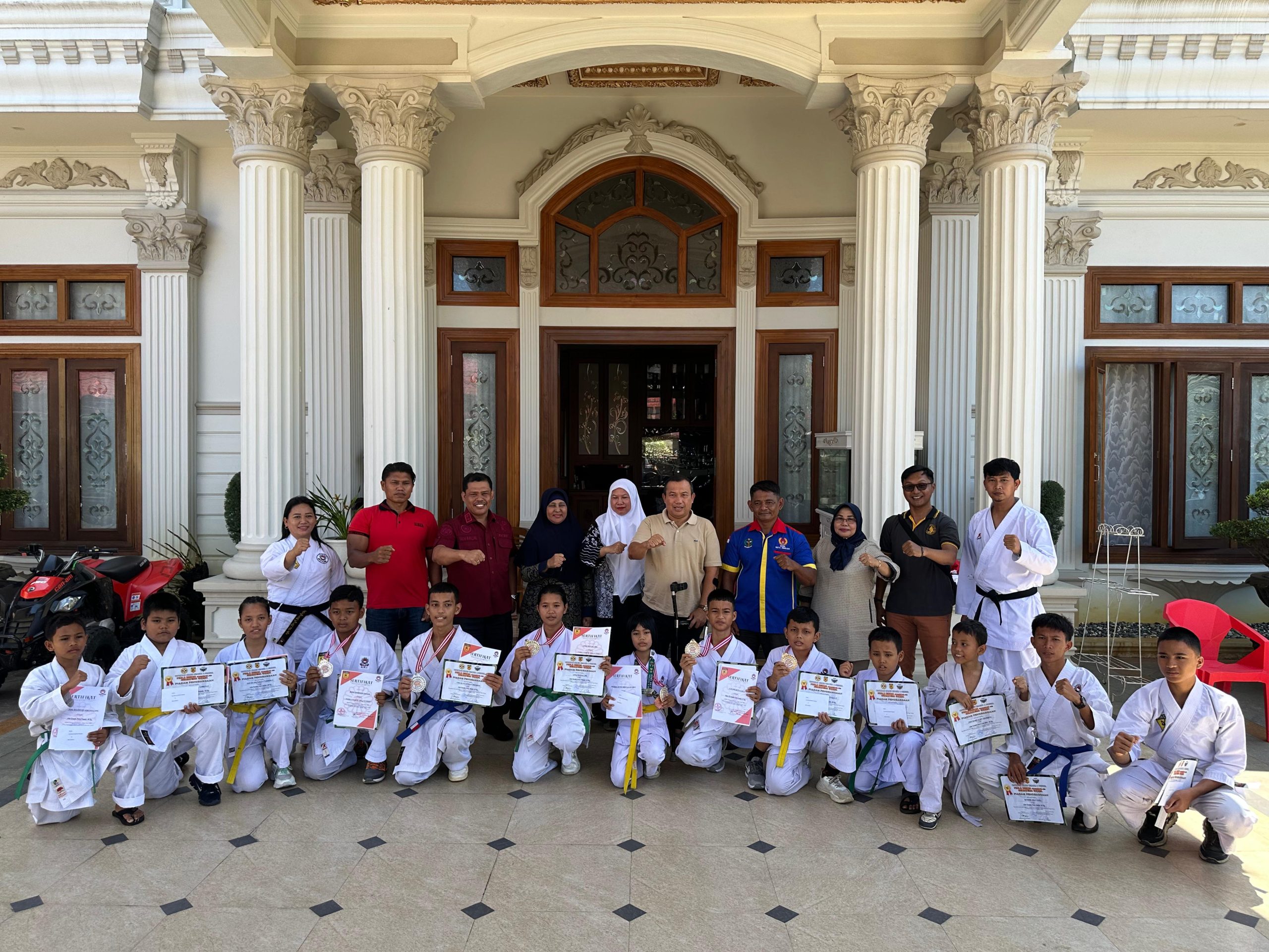 Kakanim Sibolga Bersama Walikota Sibolga Apresiasi Atlet Karate KKI Berprestasi