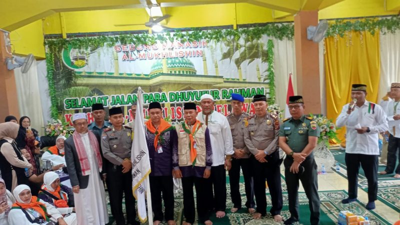 Kasat Binmas dan Kapolsek Belawan Hadiri Pemberangkatan Jemaah Haji Asal Belawan