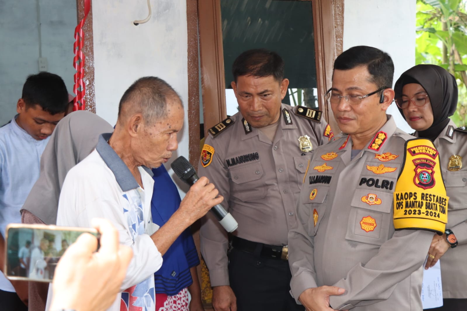 Kapolrestabes Medan Kombes Pol Dr. Teddy Jhon Sahala Marbun S.H, M.Hum Melaksanakan Kegiatan Bakti Sosial dan Meresmikan Rumah Yahdir