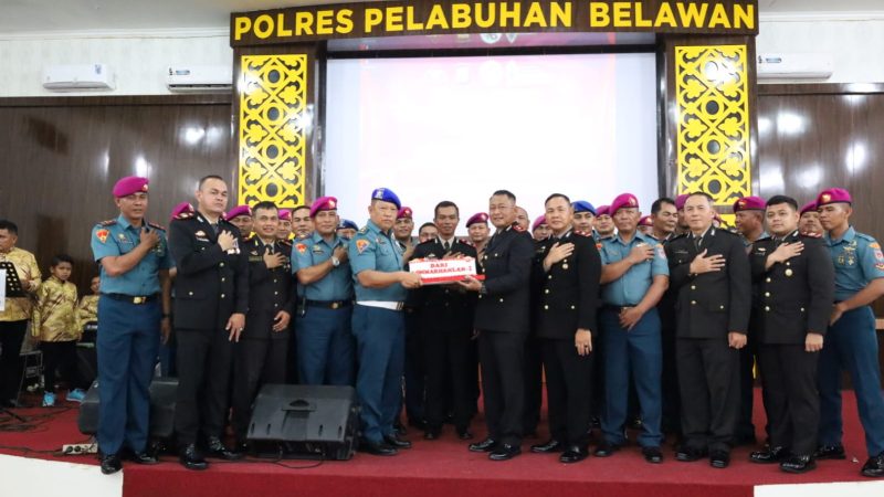 Prajurit Yonmarhanlan I Berikan Suprise Pada HUT Bhayangkara Ke 78 di Mako Polres Pelabuhan Belawan