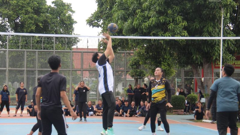 Junjung Sportifitas Dalam Pertandingan Perasahabatan Volly