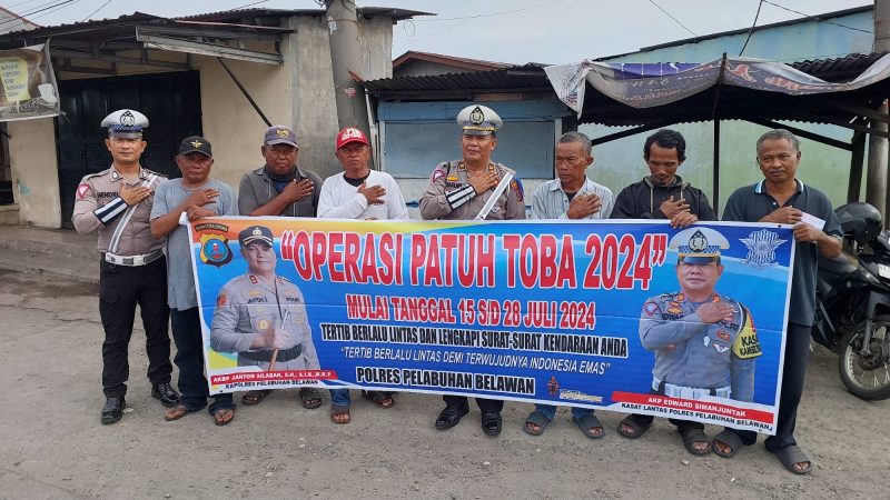 Sat Lantas Polres Pelabuhan Belawan Sosialisasikan Kamseltibcarlantas di Pangkalan Ojek Simpang Sicanang dalam Rangka Operasi Patuh Toba 2024