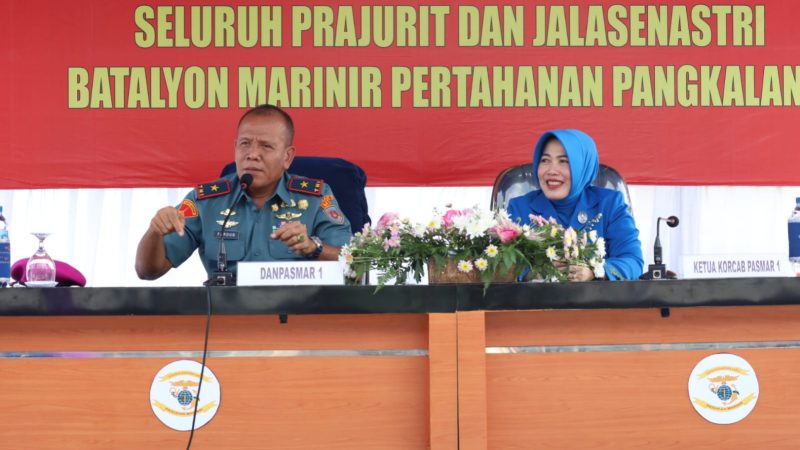 Prajurit dan Jalasenastri Yonmarhanlan 1 Terima Pengarahan Komandan Pasmar 1