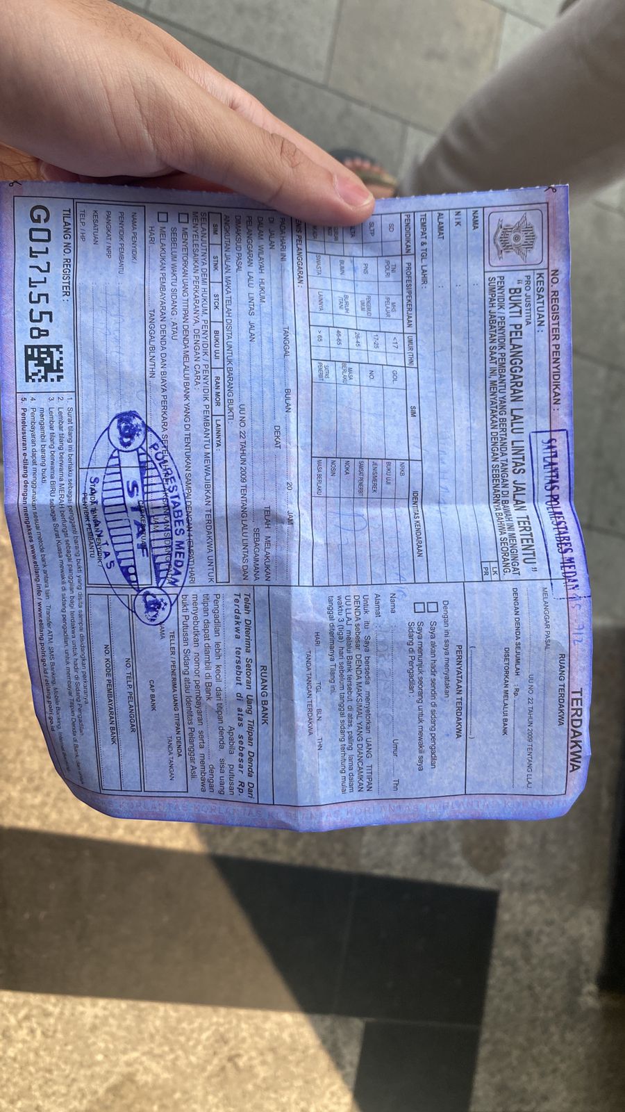 Oknum Satlantas Polrestabes Medan Paksa Pengendara Sepmor Bayar Pajak STNK