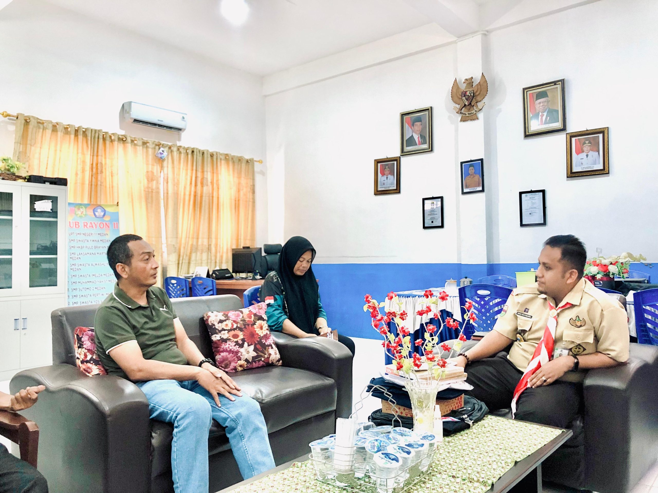 KoJAM Berikan Bantuan Seragam Sekolah ke Siswa SMP Negeri 11 Medan