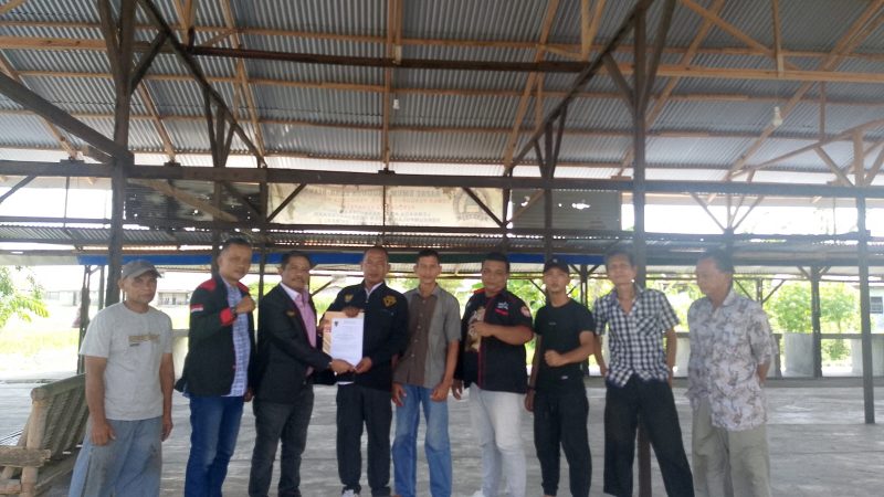 Ketua DPD LSM PENJARA SUMUT Serahkan SK PAC LSM PENJARA Medan Marelan
