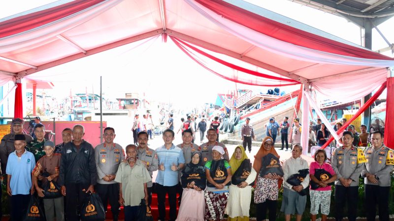 Kapolres Pelabuhan Belawan Dampingi Wakapolri dalam Kunjungan Kerja dan Silaturahmi Bersama Masyarakat Nelayan Pesisir Belawan